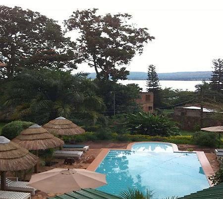 Surjios Guest House Jinja Buitenkant foto