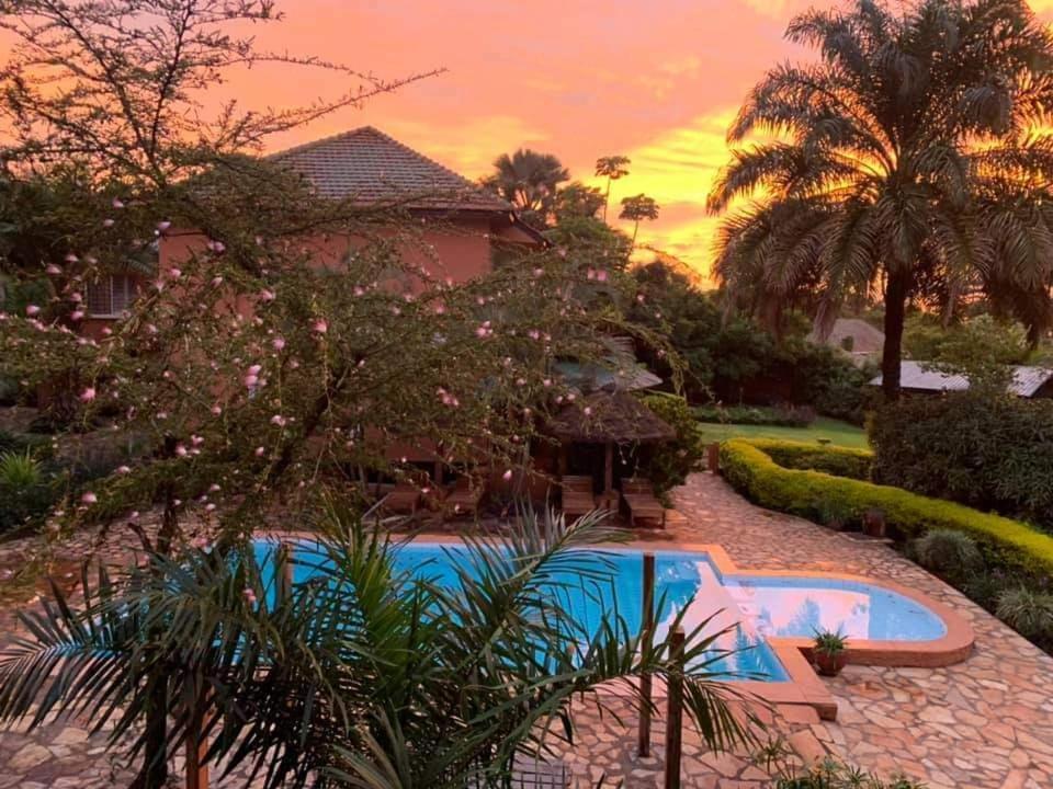 Surjios Guest House Jinja Buitenkant foto